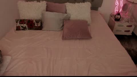 Laura online show from 01.07.25