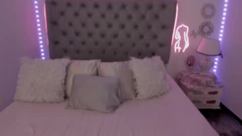 Laura online show from 02.25.25