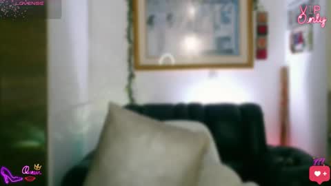 Snapshot of laujgray chatting on 05.21.26 laujgray online show from 05.21.26