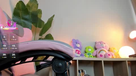 laukyubey1 online show from 10.17.25