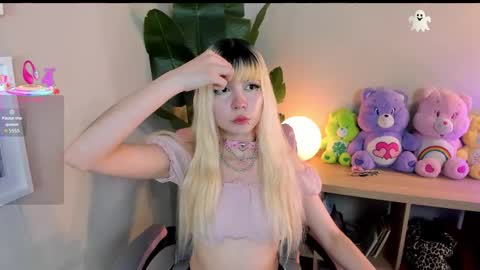 laukyubey1 online show from 11.22.25