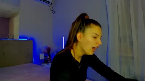 Laura online show from 11.17.25