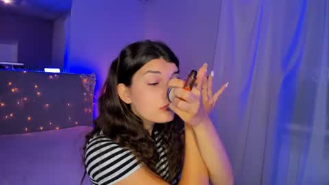 Snapshot of laura__leee chatting on 06.19.26 Laura online show from 06.19.26