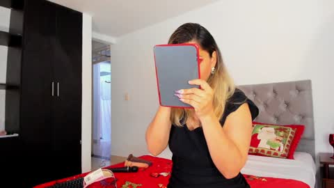 Snapshot of laura__martiinez chatting on 12.05.24 online show from 12.05.24