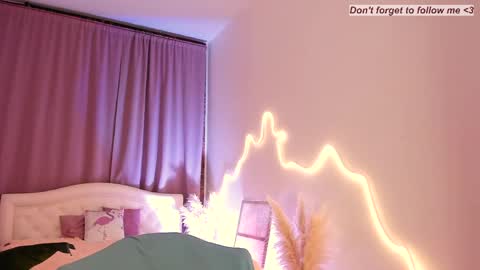 Laura online show from 04.07.26