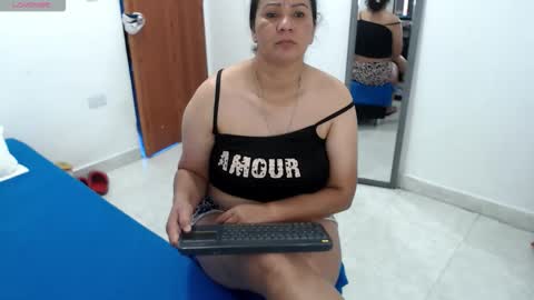 laura_foxx2379 online show from 04.15.26
