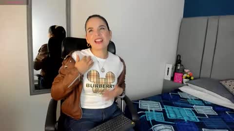 Snapshot of laura_hotties chatting on 02.07.26 laura hotties online show from 02.07.26