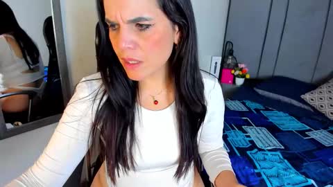 Snapshot of laura_hotties chatting on 02.10.26 laura hotties online show from 02.10.26