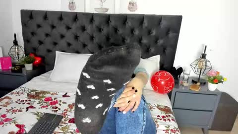 Snapshot of laura_hotties chatting on 02.21.26 laura hotties online show from 02.21.26