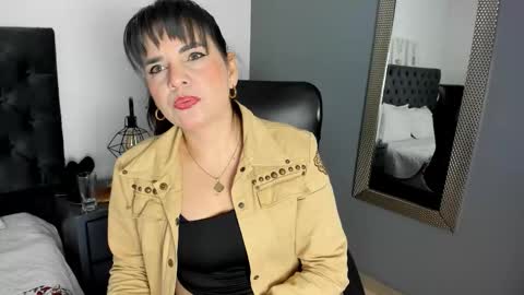 Snapshot of laura_hotties chatting on 02.22.26 laura hotties online show from 02.22.26