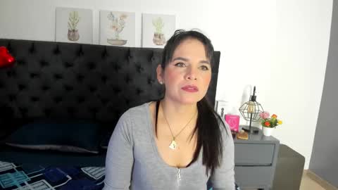 Snapshot of laura_hotties chatting on 02.26.26 laura hotties online show from 02.26.26