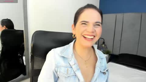Snapshot of laura_hotties chatting on 04.27.26 laura hotties online show from 04.27.26