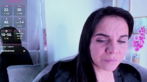 Snapshot of laura_hotties chatting on 05.11.26 laura hotties online show from 05.11.26