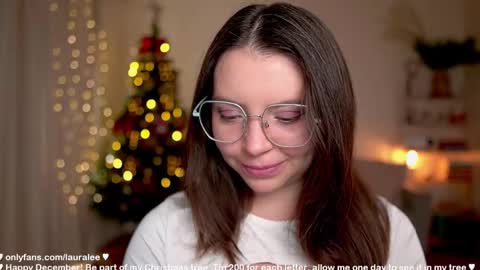 Laura Lee. online show from 12.22.25