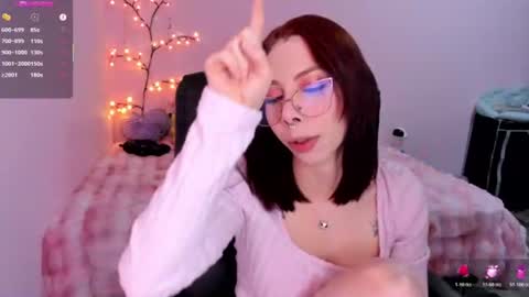 Snapshot of laura_olssen chatting on 06.17.26 Kate online show from 06.17.26
