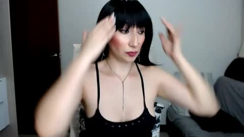 Laura online show from 04.10.26