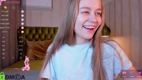 Snapshot of laura_pudd chatting on 01.01.25 Laura online show from 01.01.25