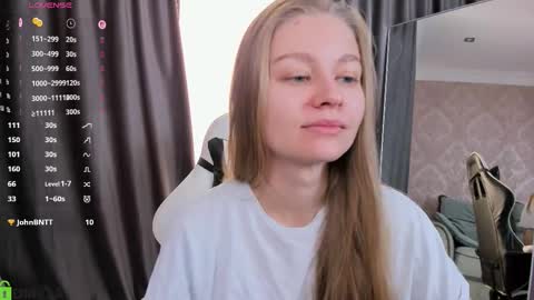 Snapshot of laura_pudd chatting on 10.04.25 Laura online show from 10.04.25