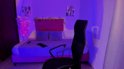 Laura Rose online show from 10.12.25