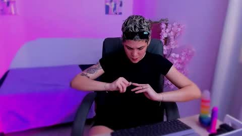 Laura Rose online show from 11.28.25