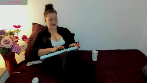 Laura online show from 04.08.26