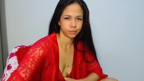 lauracb          online show from 10.12.25