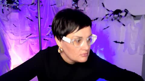 lauradavidsons online show from 10.16.25