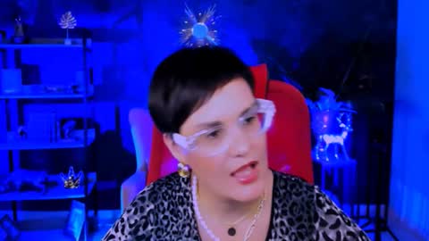 lauradavidsons online show from 11.28.25