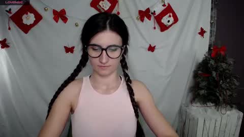 Snapshot of lauradre_ chatting on 12.23.24 Laura online show from 12.23.24