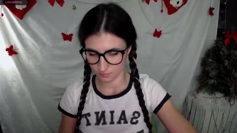 Snapshot of lauradre_ chatting on 01.03.25 Laura online show from 01.03.25