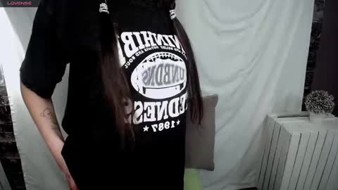 Snapshot of lauradre_ chatting on 01.20.25 Laura online show from 01.20.25