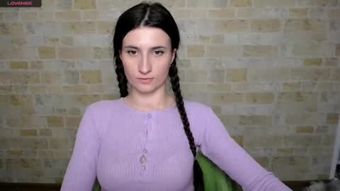 Snapshot of lauradre_ chatting on 02.10.25 Laura online show from 02.10.25