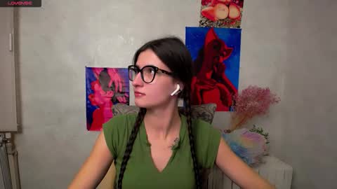 Snapshot of lauradre_ chatting on 10.22.25 Laura online show from 10.22.25