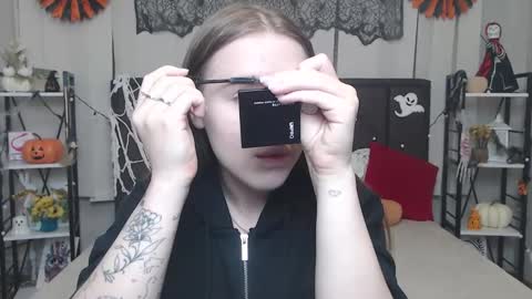 Snapshot of laurahlot chatting on 10.23.25 LauraHlot online show from 10.23.25