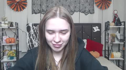 Snapshot of laurahlot chatting on 10.28.25 LauraHlot online show from 10.28.25