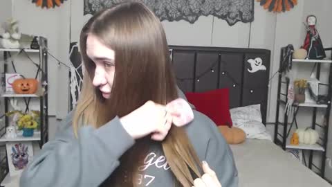 Snapshot of laurahlot chatting on 11.15.25 LauraHlot online show from 11.15.25