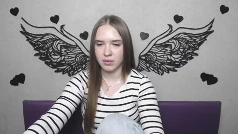 LauraHlot online show from 04.18.26