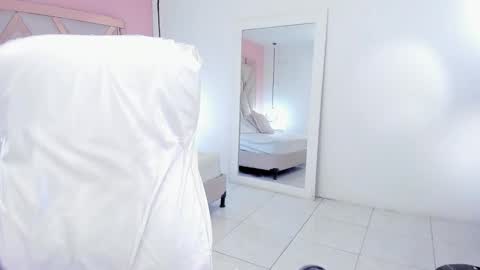 laura  online show from 12.01.25