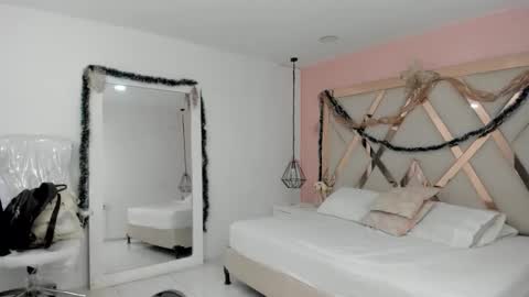 laura  online show from 12.17.25