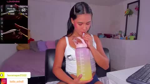 Snapshot of lauramayer chatting on 03.12.25 Laura Mayer online show from 03.12.25