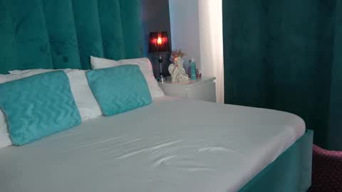 LauraMirage online show from 02.26.25