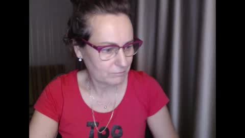 Lauraoven1 online show from 01.11.25