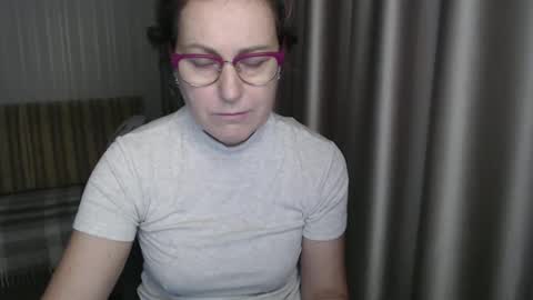 Lauraoven1 online show from 01.13.25