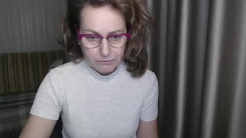 Lauraoven1 online show from 01.13.25