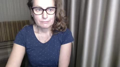 Lauraoven1 online show from 01.17.25