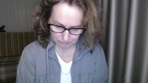 Lauraoven1 online show from 02.05.25