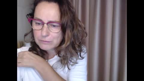 Lauraoven1 online show from 10.10.25