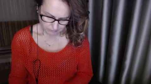 Lauraoven1 online show from 11.10.25