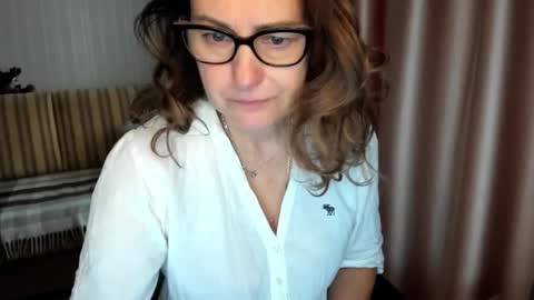 Lauraoven1 online show from 12.15.25