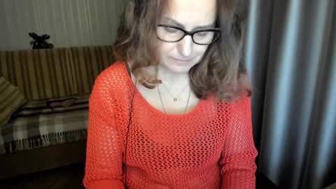 Lauraoven1 online show from 12.22.25